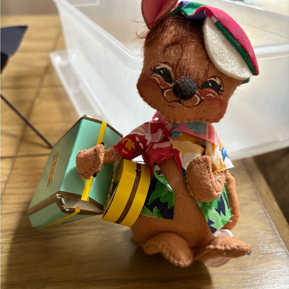 Annalee Bon Voyage Mouse with Suitcase